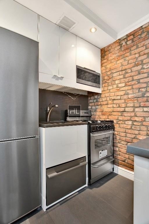 East 5th Street - Photo 2