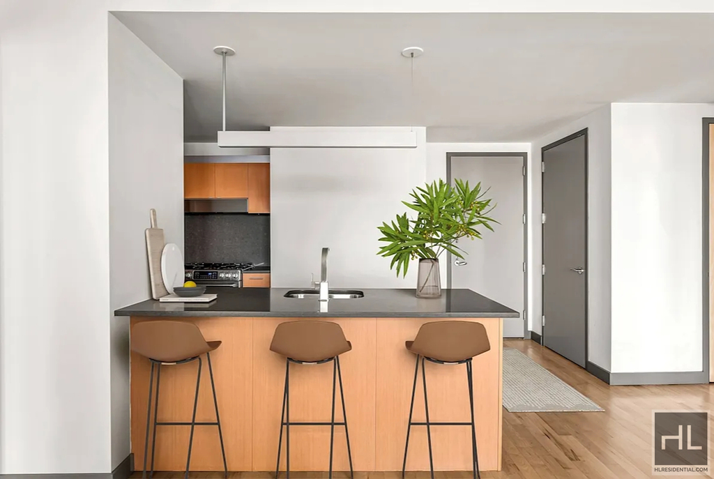 Spruce Street - Photo 3