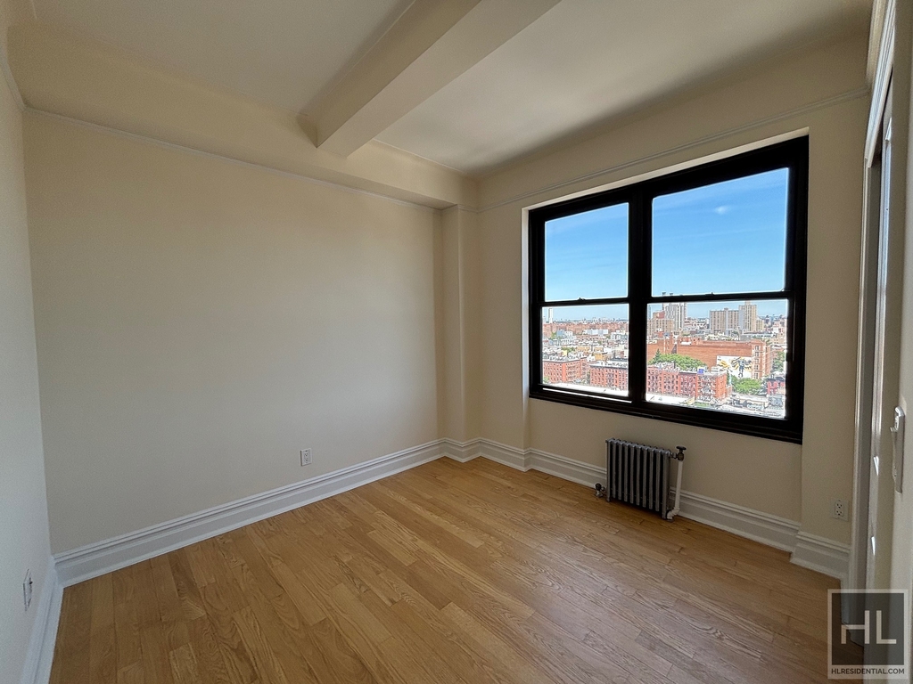 Second Avenue - Photo 8