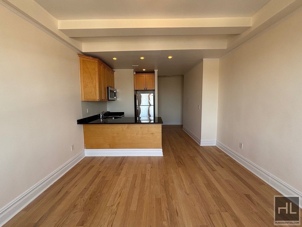 Second Avenue - Photo 1