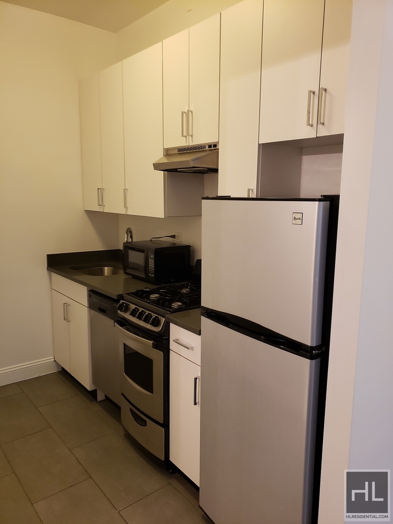 West 9 Street - Photo 7