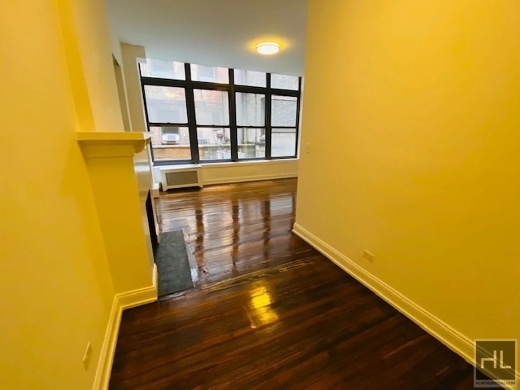 West 9 Street - Photo 1