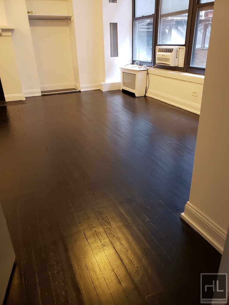 West 9 Street - Photo 9