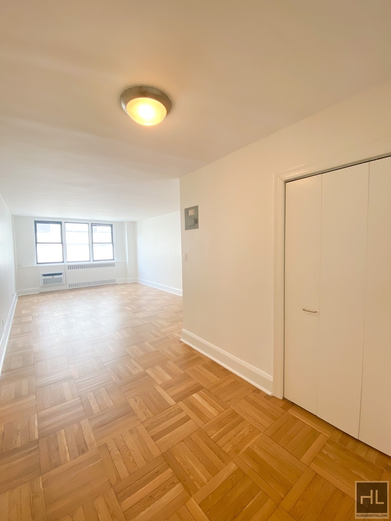 East 79th Street - Photo 2