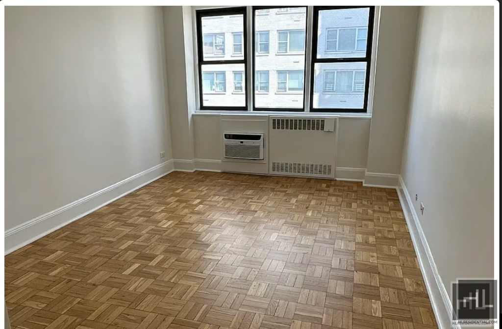 East 79th Street - Photo 3