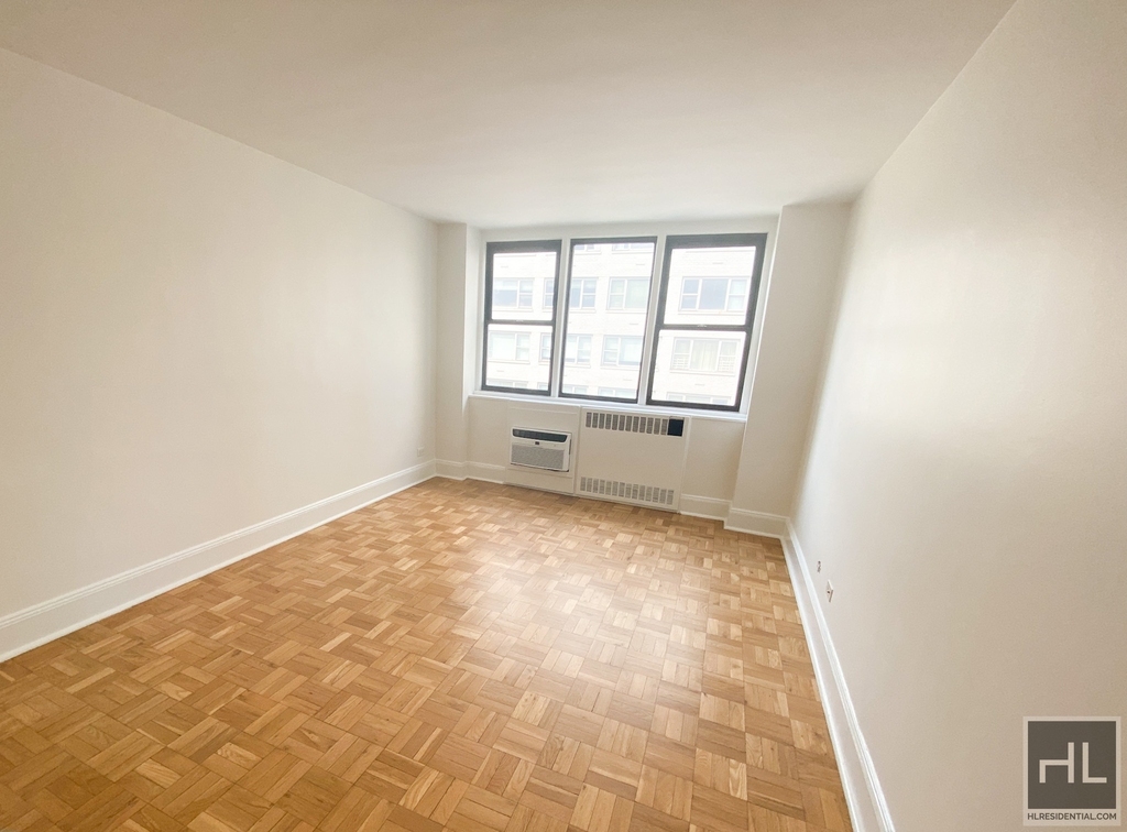 East 79th Street - Photo 0