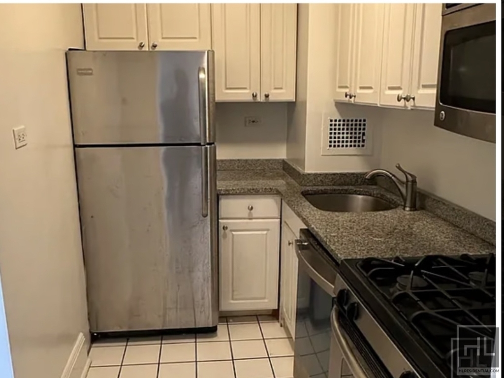 East 79th Street - Photo 5