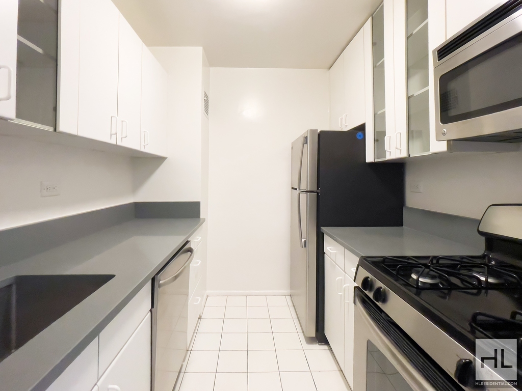 East 49 Street - Photo 6