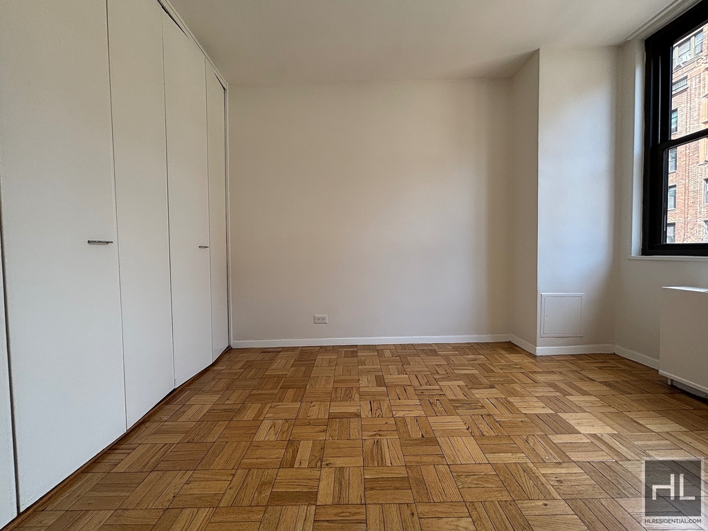 East 49 Street - Photo 2
