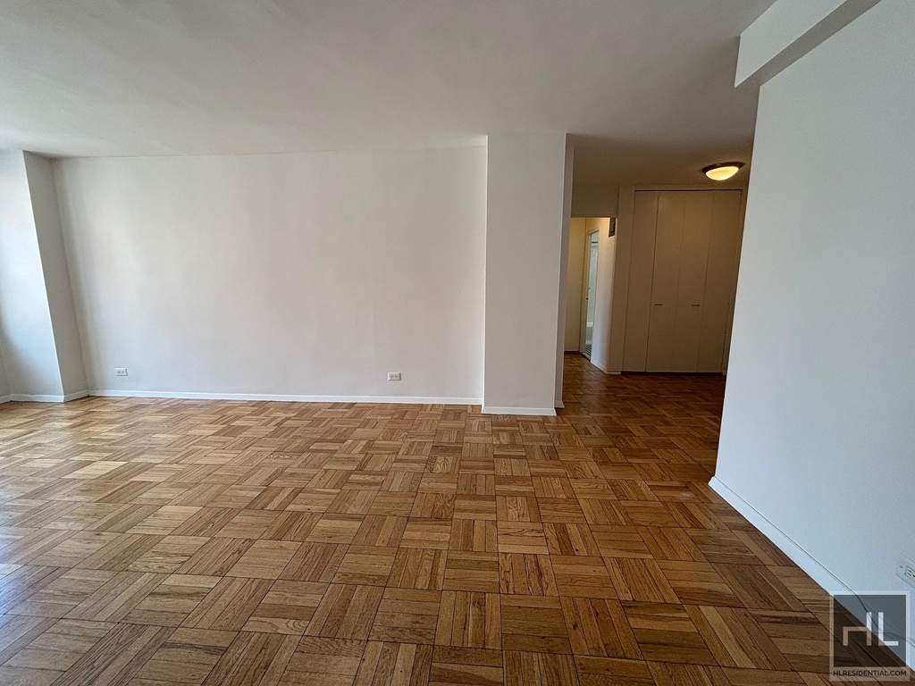 East 49 Street - Photo 3