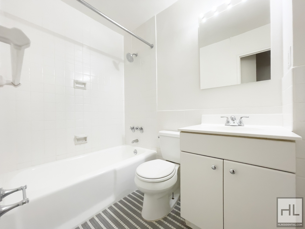 East 49 Street - Photo 9