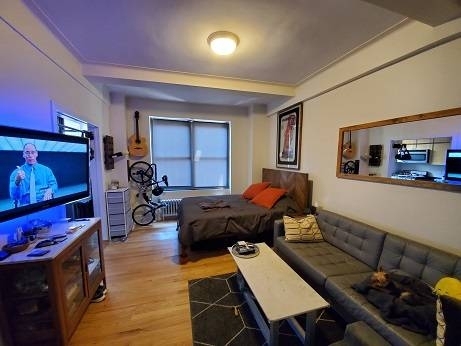 Second Avenue - Photo 2