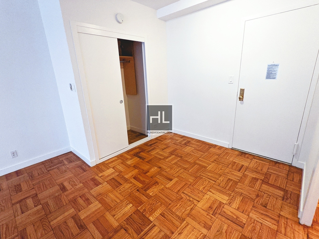 East 55 Street - Photo 6