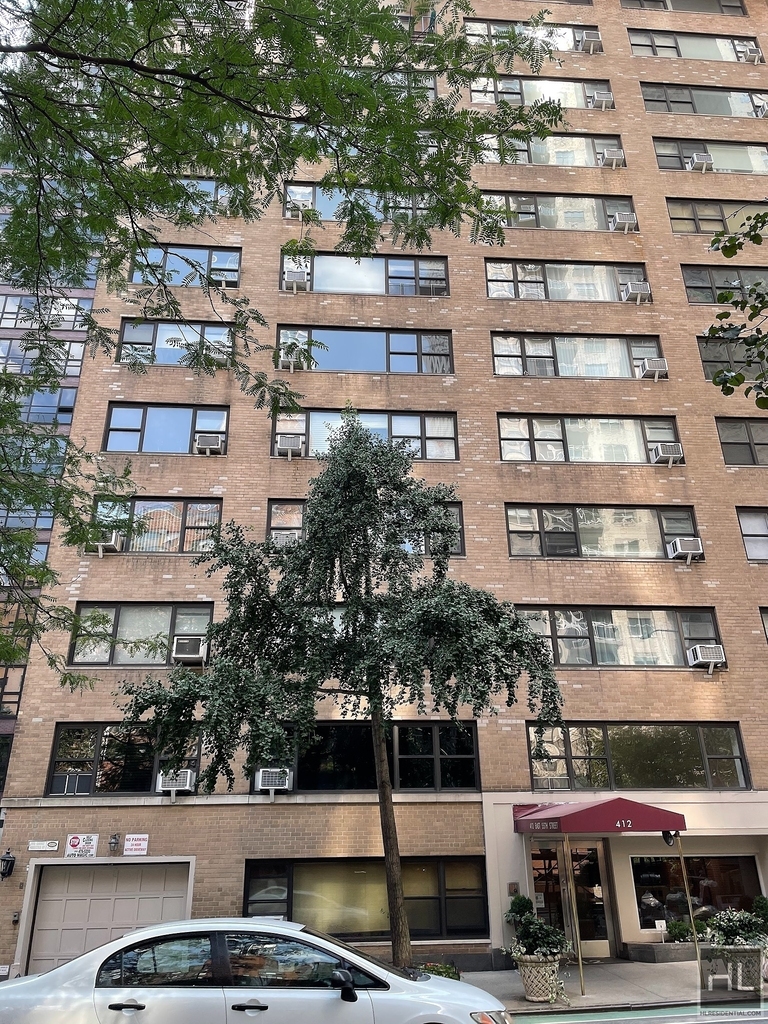 East 55 Street - Photo 4