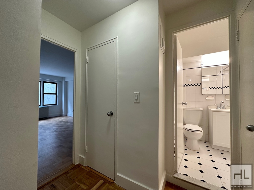 East 63 Street - Photo 2