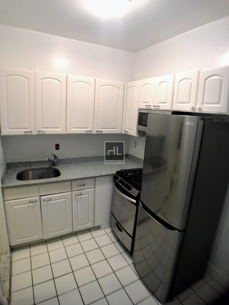 East 80 Street - Photo 23