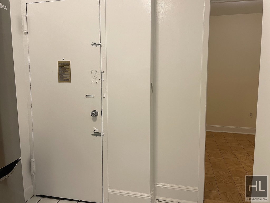 East 80 Street - Photo 20