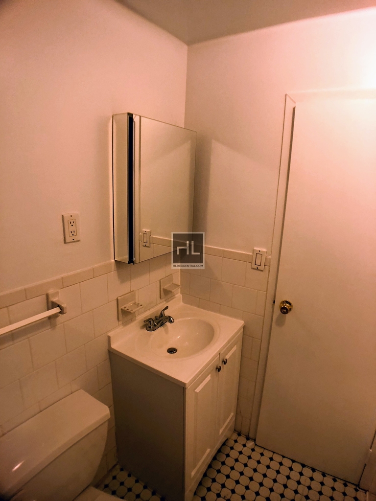 East 80 Street - Photo 22