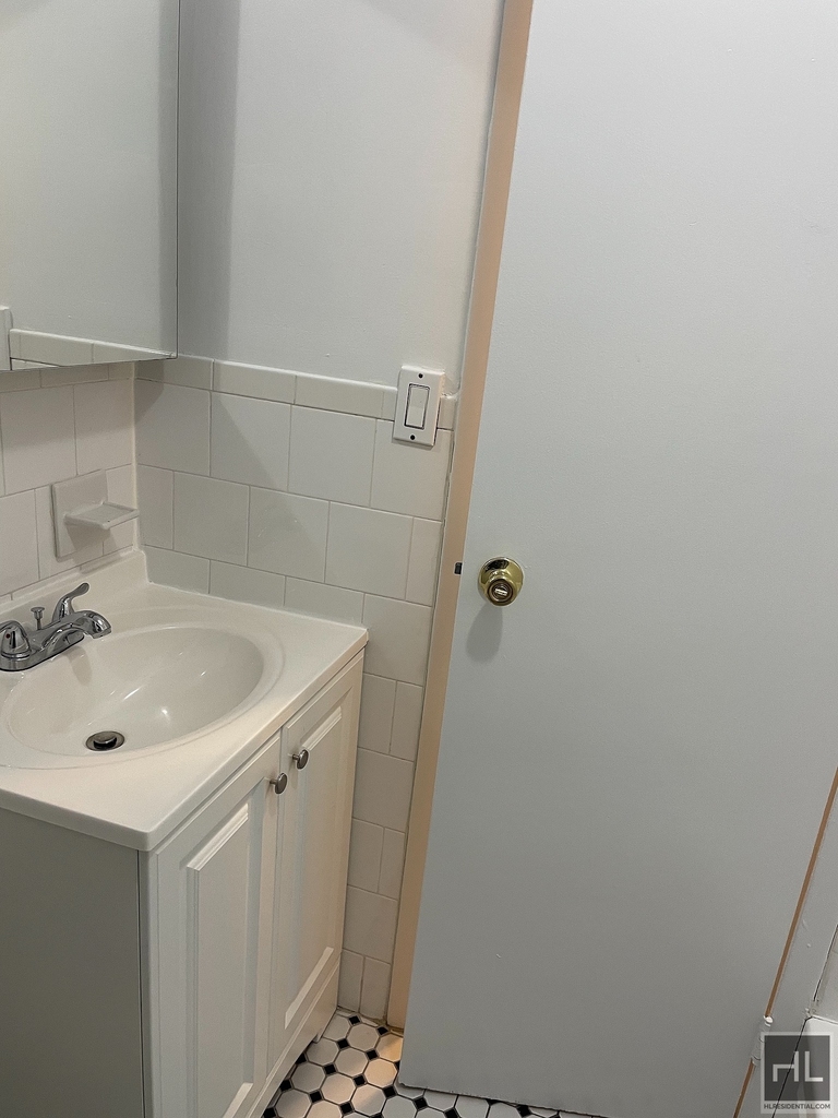 East 80 Street - Photo 19