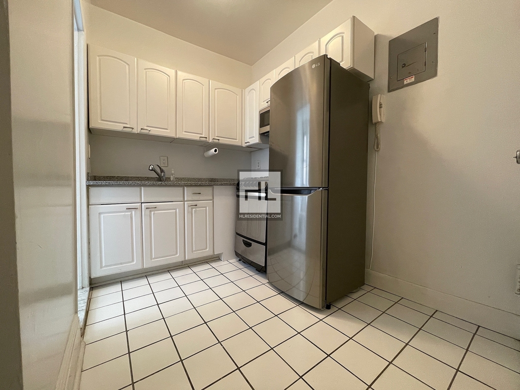 East 80 Street - Photo 3