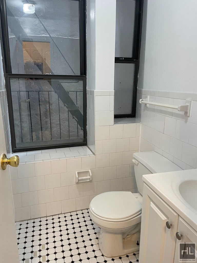 East 80 Street - Photo 18