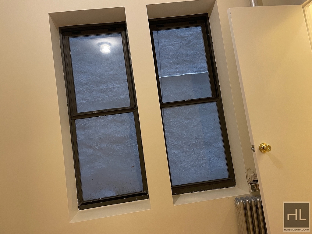 East 80 Street - Photo 15