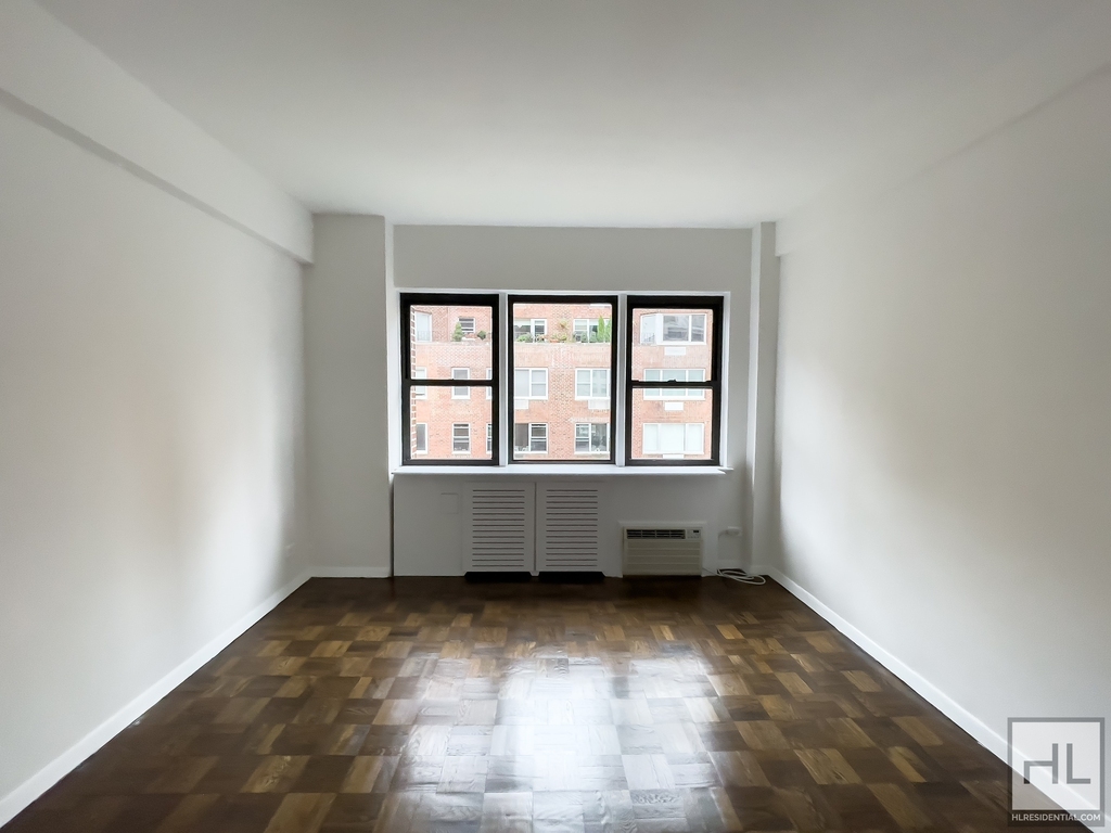 Beekman Place - Photo 1