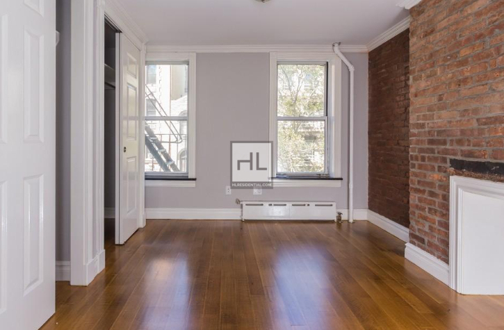 E 7th St. - Photo 8