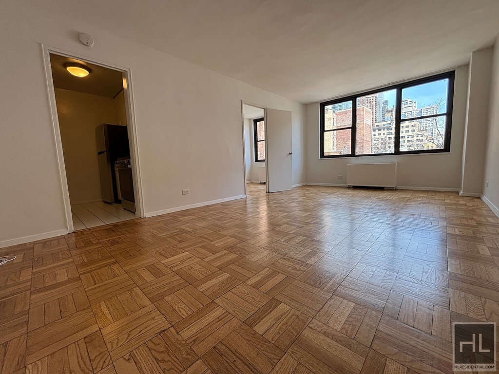 East 49 Street - Photo 0