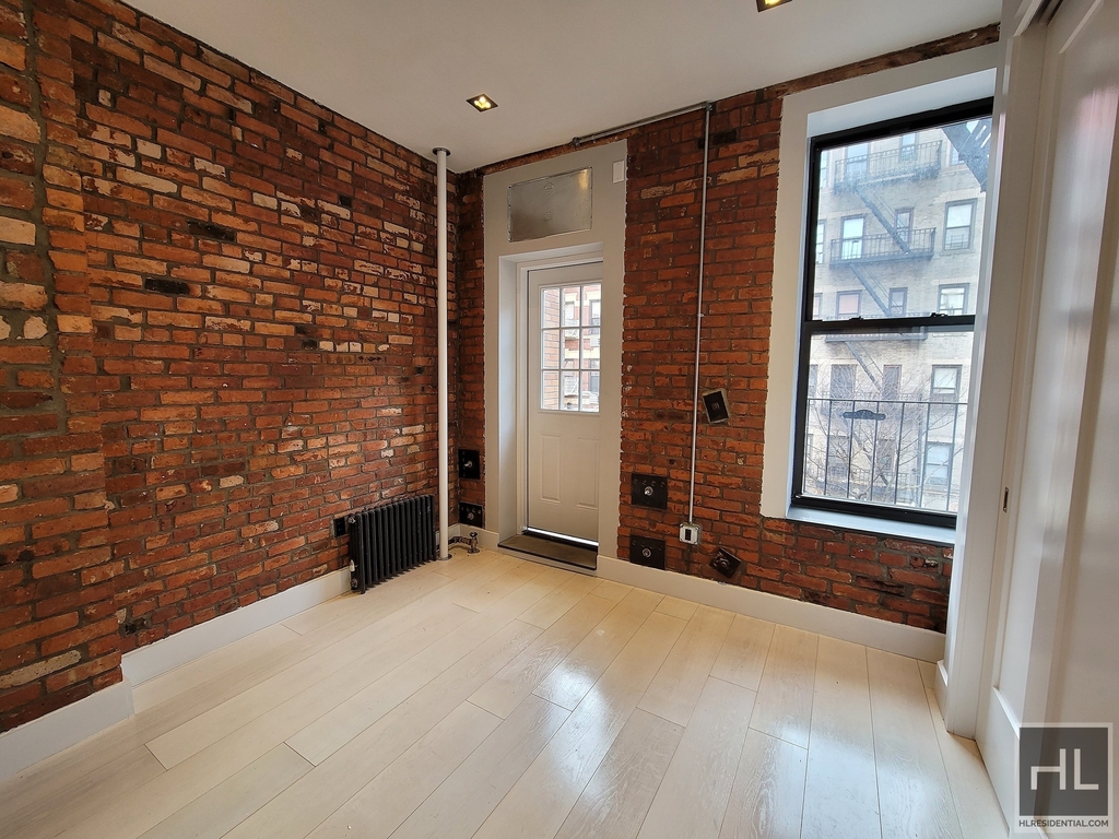 East 82 Street - Photo 1