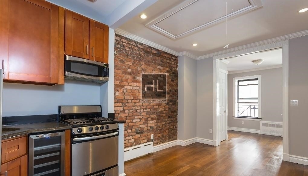 East 82 Street - Photo 0