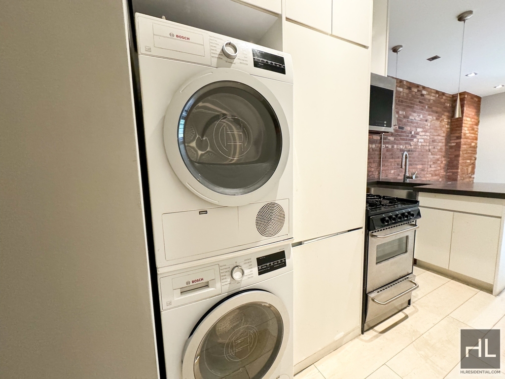 East 82 Street - Photo 3