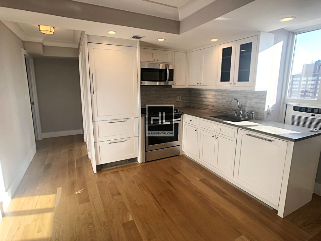 West End Avenue - Photo 1
