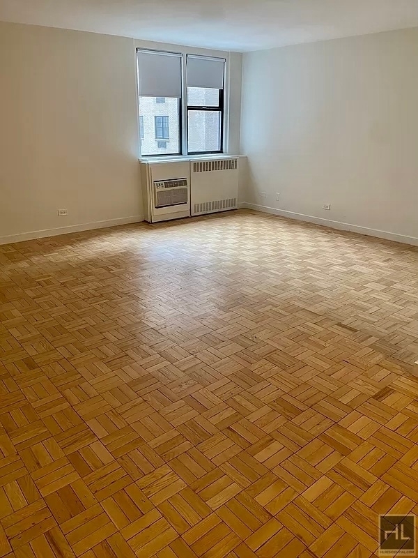 East 79th Street - Photo 0