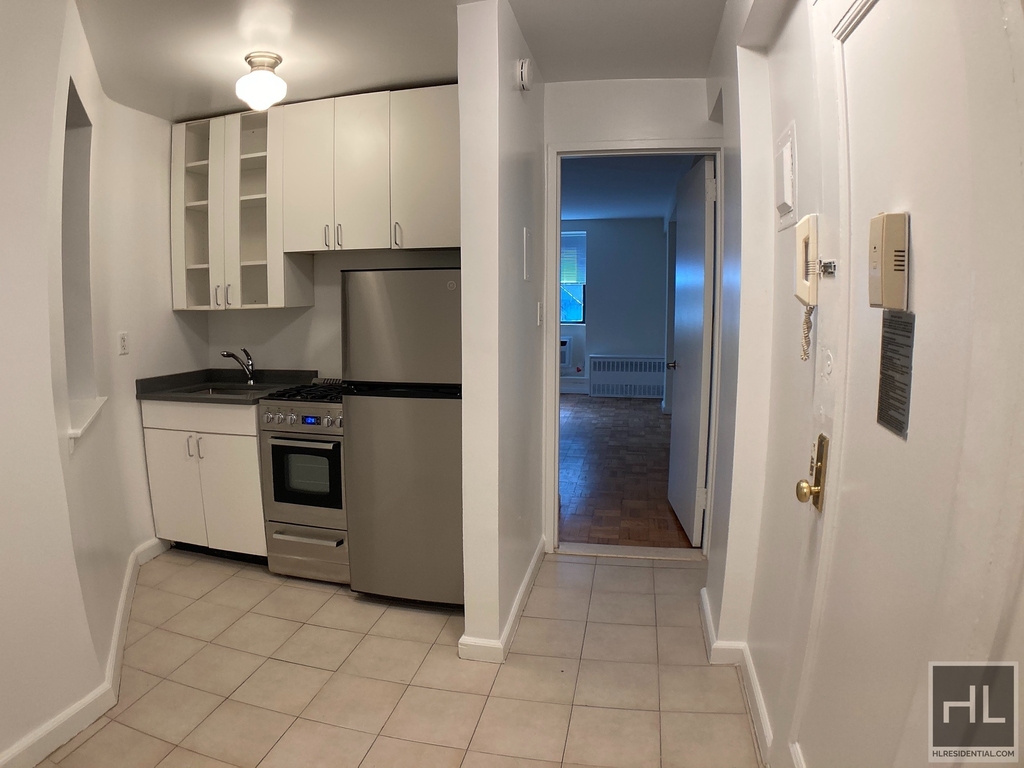 East 84 Street - Photo 3
