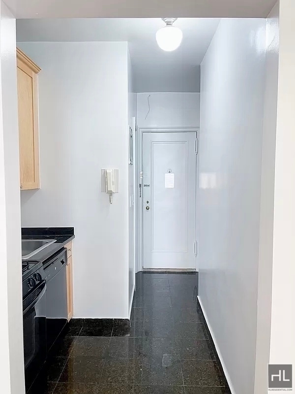 East 84th Street - Photo 6