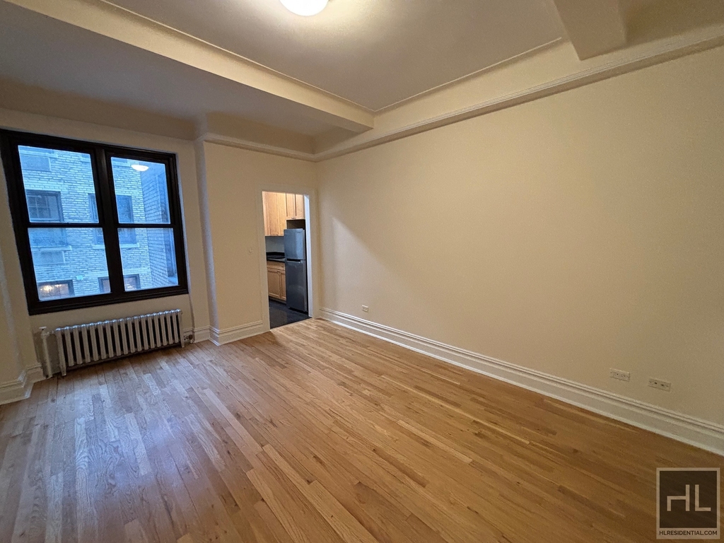 Second Avenue - Photo 6