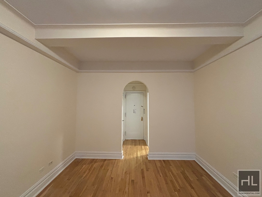 Second Avenue - Photo 5