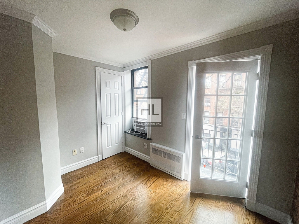 East 5 Street - Photo 4