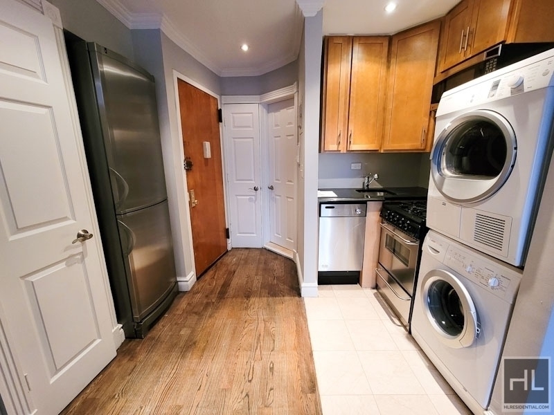 East 26 Street - Photo 5