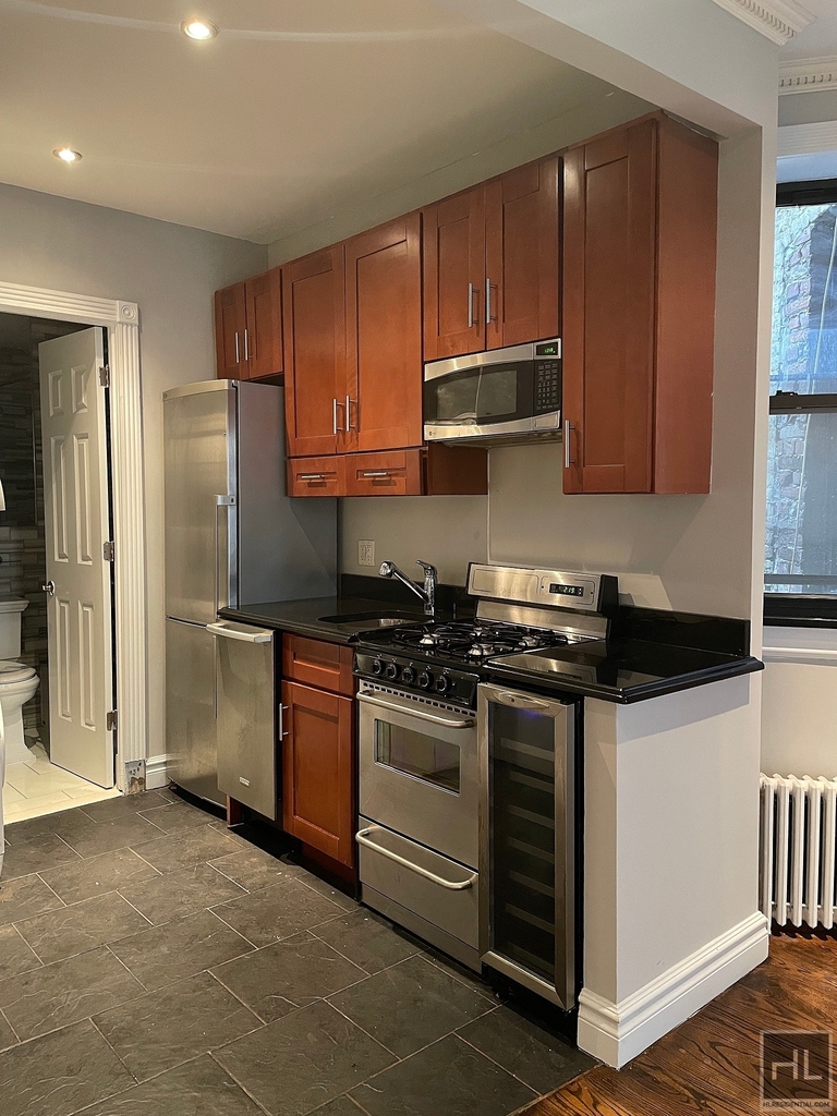 East 5 Street - Photo 2