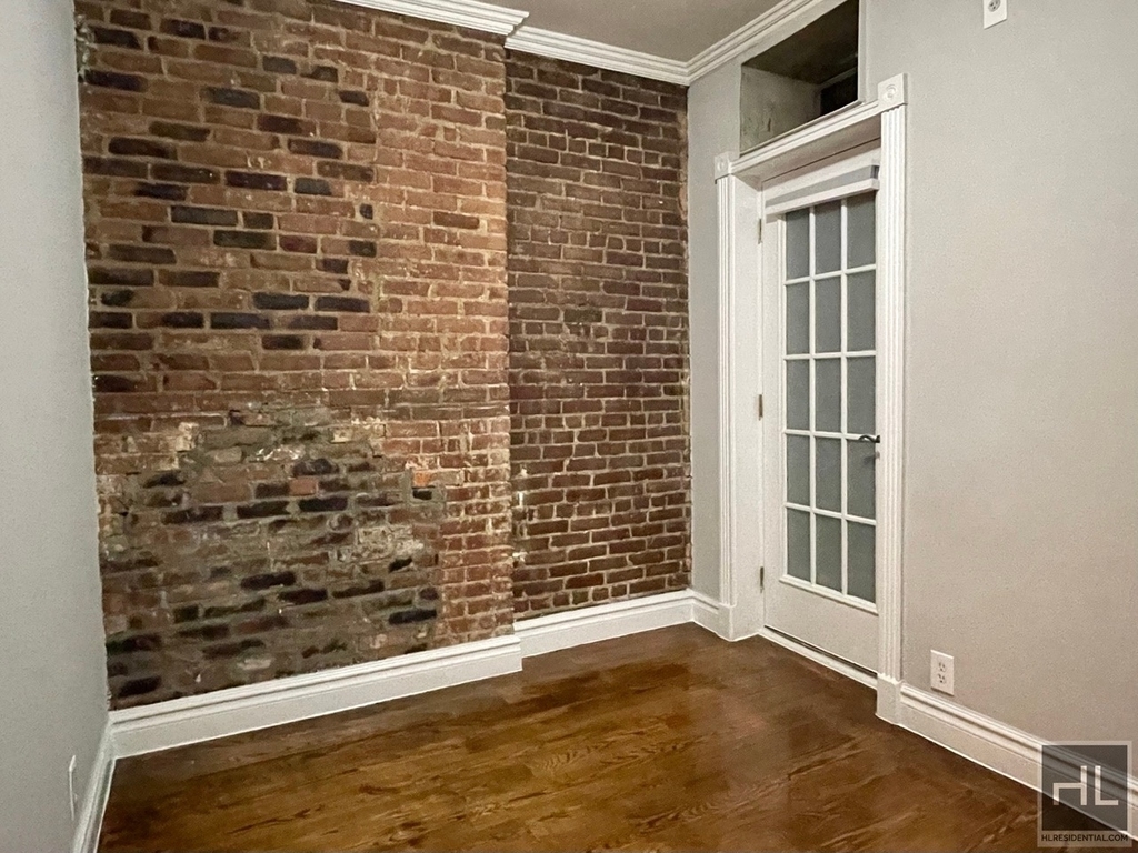 East 23 Street - Photo 3