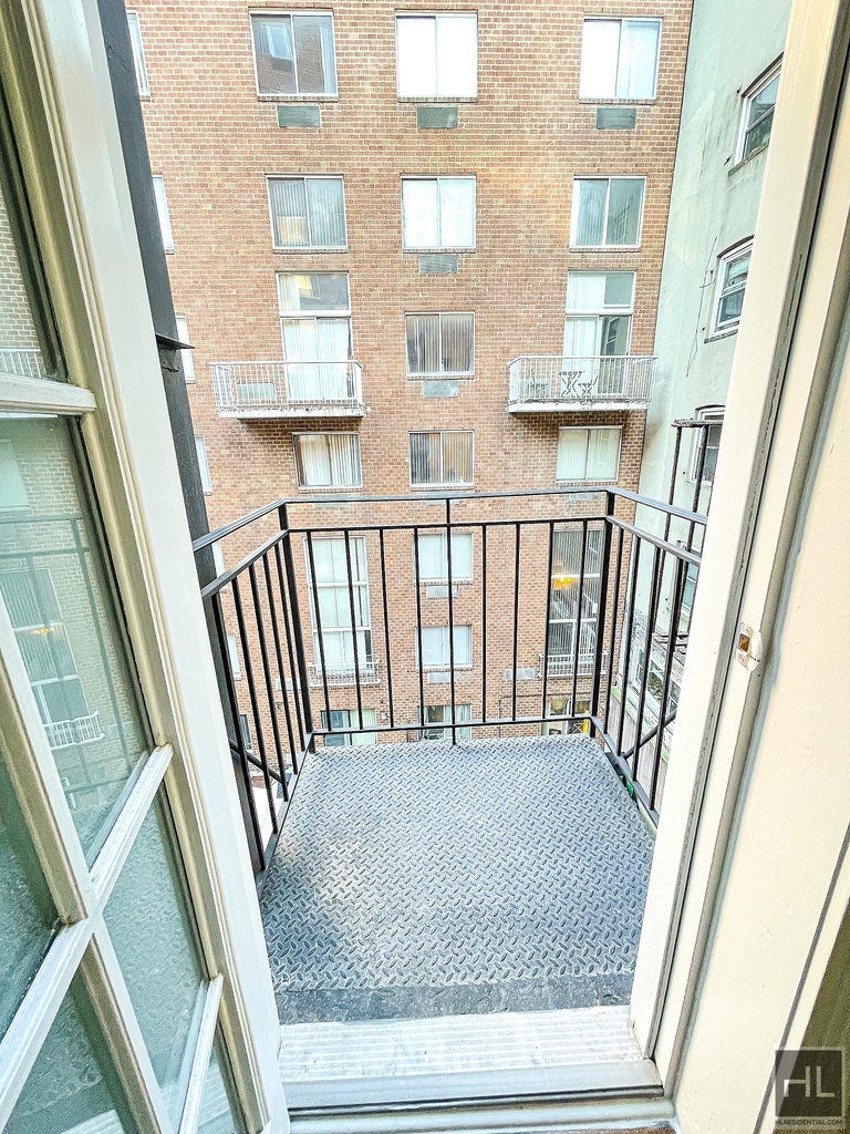 East 23 Street - Photo 4