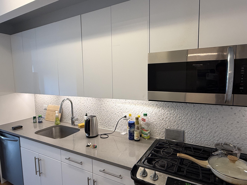 606 West 57th Street - Photo 14