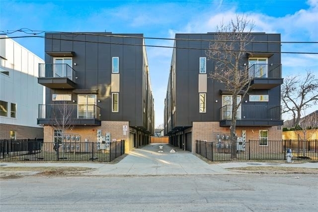 2031 N Prairie Avenue - Photo 0