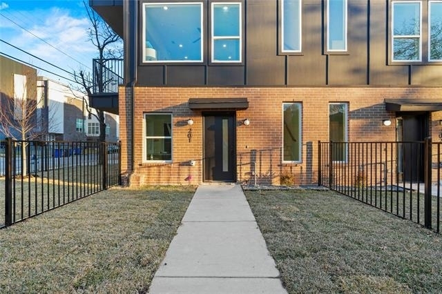 2031 N Prairie Avenue - Photo 2