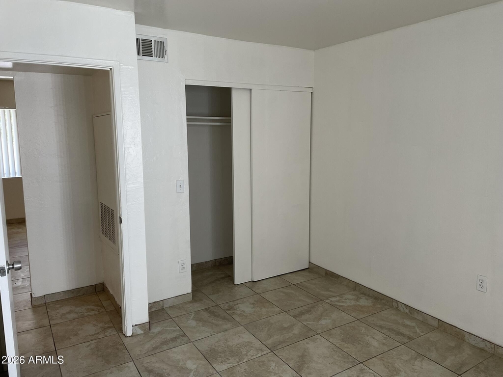 1222 E Mountain View Road - Photo 9
