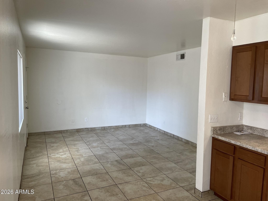 1222 E Mountain View Road - Photo 3