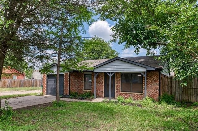 447 Vincent Street - Photo 2