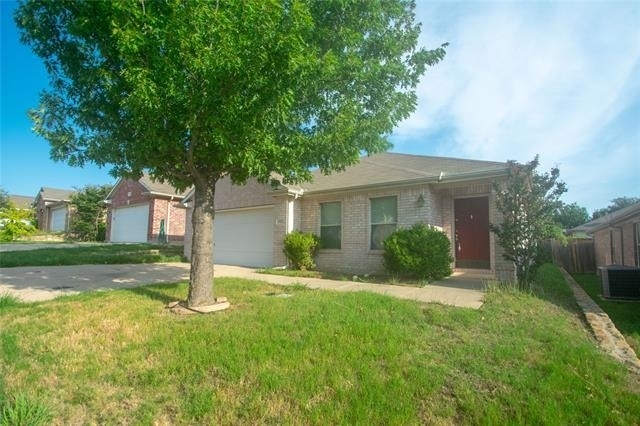 3725 Sapphire Street - Photo 1